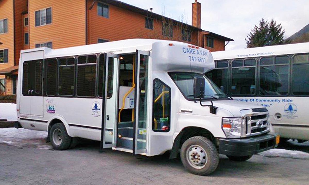 Van bus. Автобус Паратранзит. Ford белый автобус с розеткой. Белый Аист автобус. Автобус Heman 29.